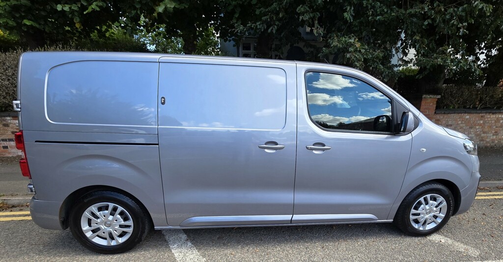 Vauxhall Vivaro 1.5 Turbo D 2700 Sportive 202121 #2
