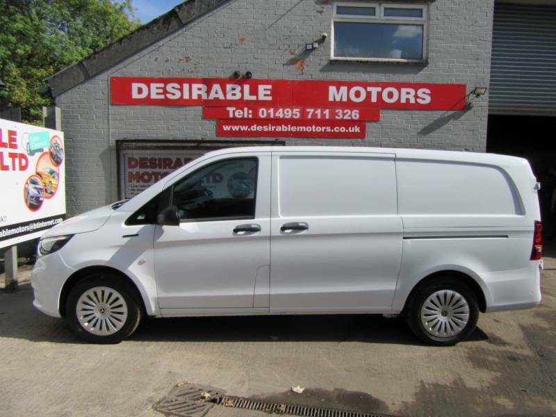 Mercedes-Benz eVito Evito Progressive - 2022 22 White #3