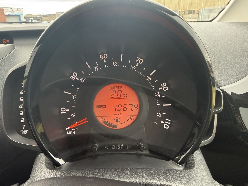 Peugeot 108 Allure Red #15