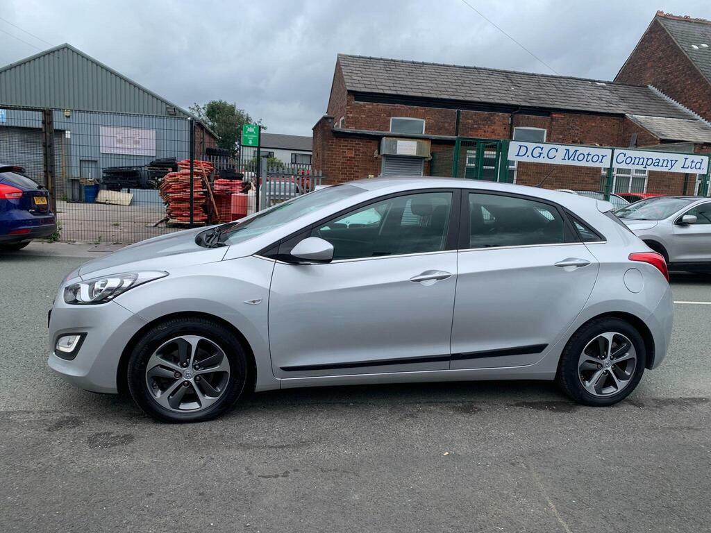 Hyundai I30 Hatchback Red #7