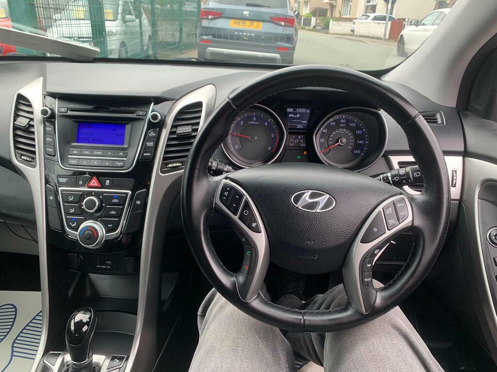 Hyundai I30 Hatchback Red #19