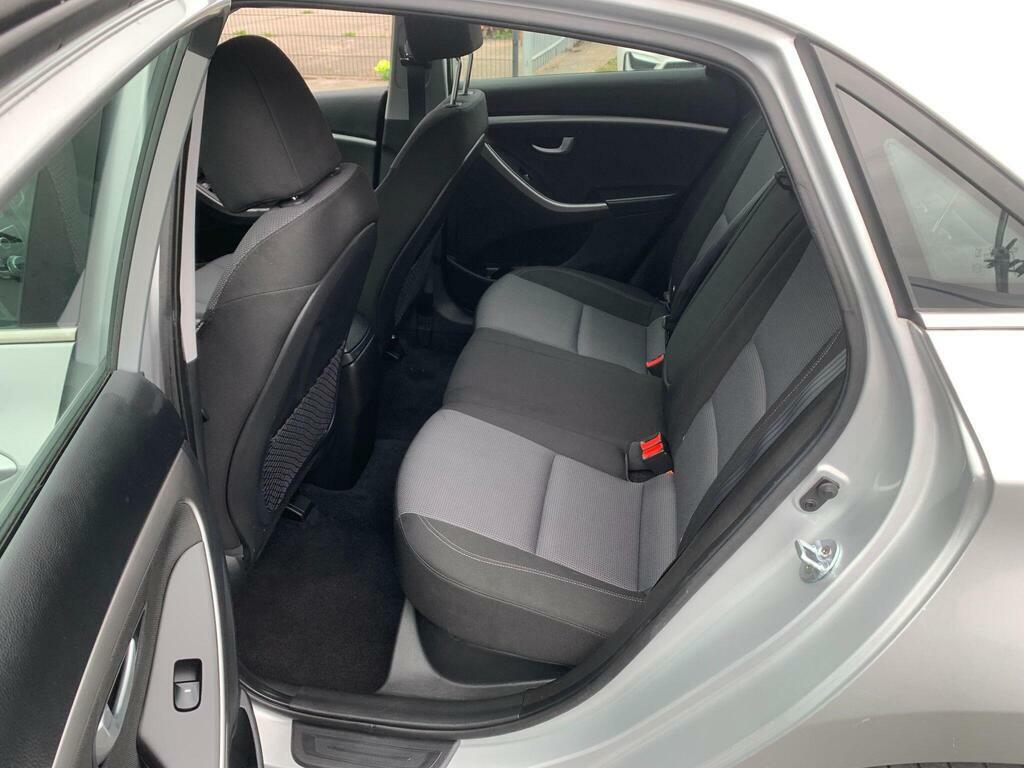 Hyundai I30 Hatchback Red #17