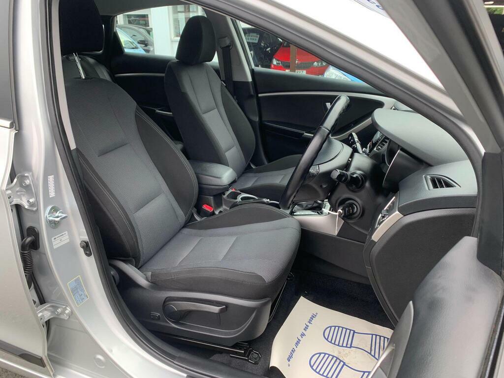Hyundai I30 Hatchback Red #10