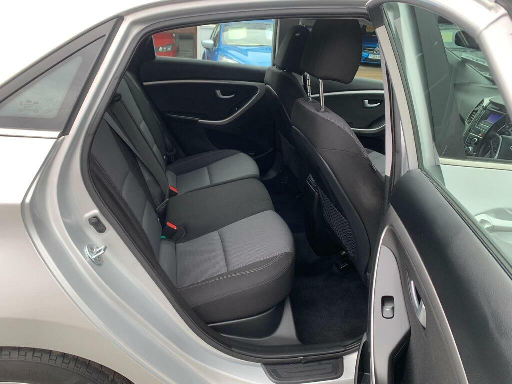 Hyundai I30 Hatchback Red #15