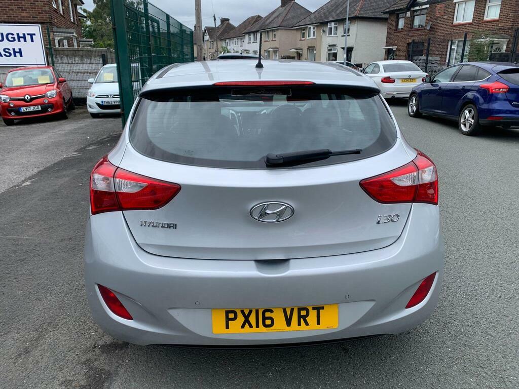 Hyundai I30 Hatchback Red #8