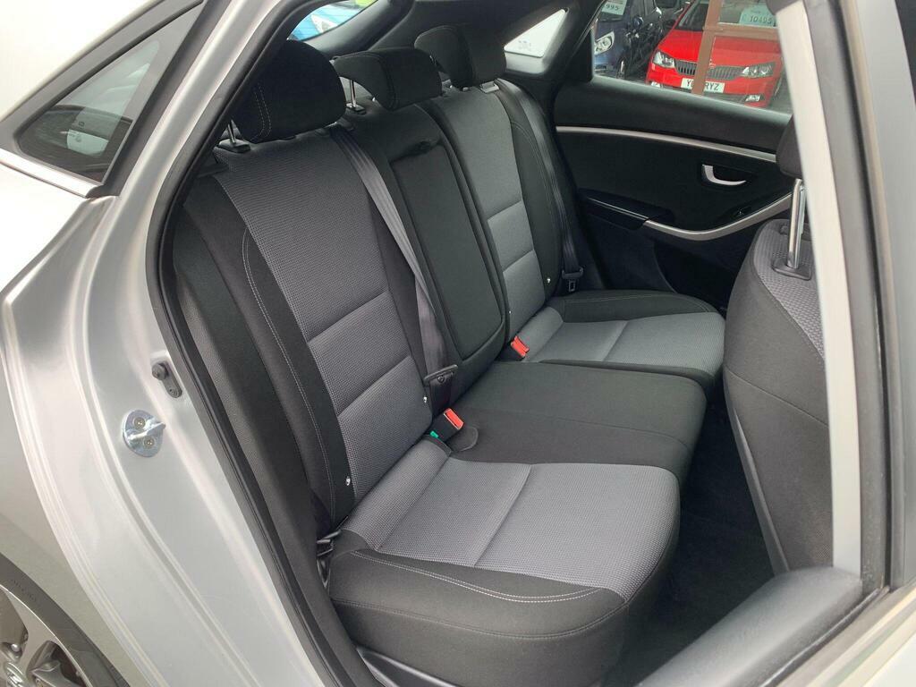 Hyundai I30 Hatchback Red #16