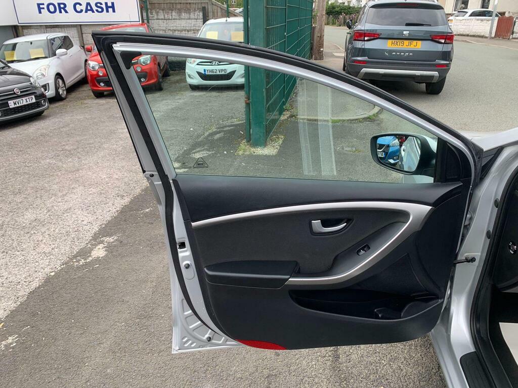 Hyundai I30 Hatchback Red #29