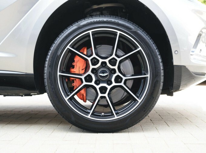 Aston Martin DBX V8 Euro 6 Silver #4