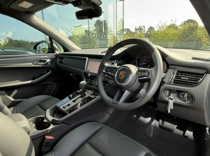Porsche Macan 2.0T Pdk 4Wd Euro 6 5-Door Black #6
