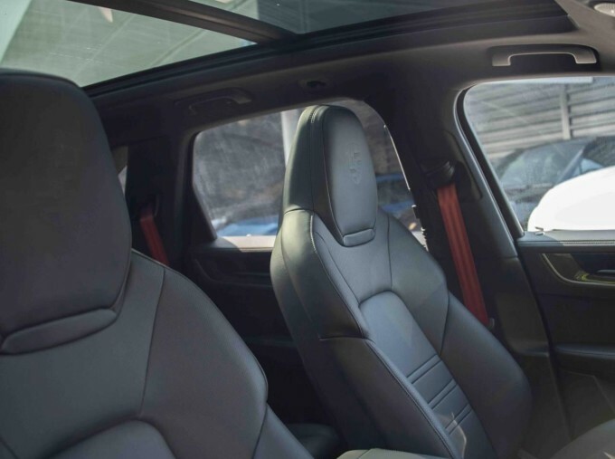Porsche Cayenne Hybrid Black #40