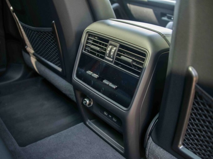 Porsche Cayenne Hybrid Black #44
