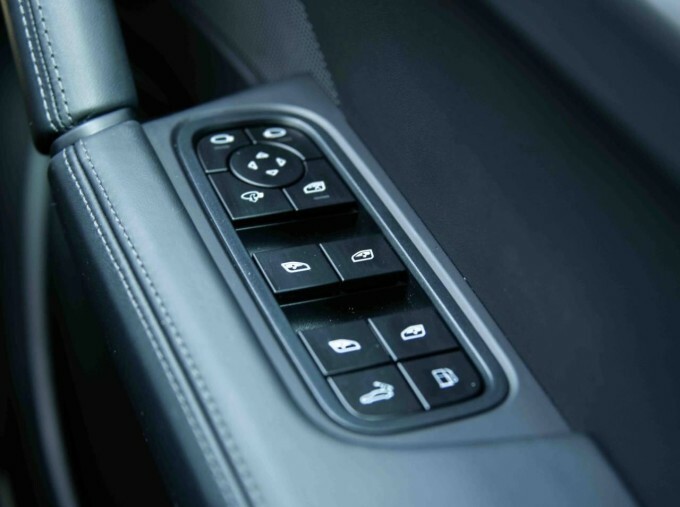 Porsche Cayenne Hybrid Black #54