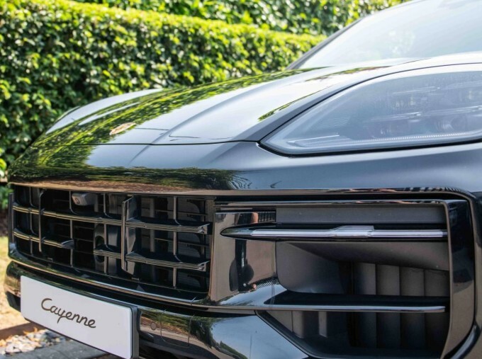 Porsche Cayenne Hybrid Black #22