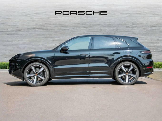 Porsche Cayenne 3.0 V6 E-hybrid 25.9Kwh S Black Edition Tiptronics Black #2