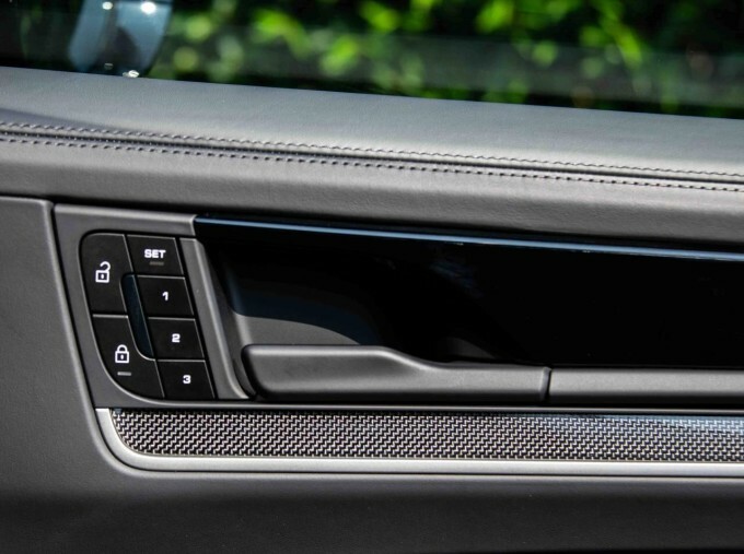 Porsche Cayenne Hybrid Black #53