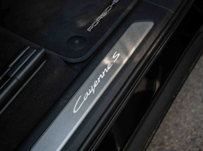 Porsche Cayenne Hybrid Black #49