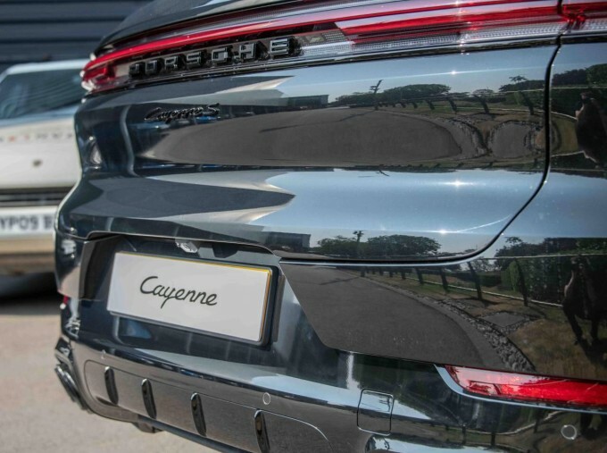 Porsche Cayenne Hybrid Black #20