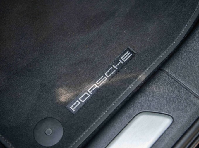Porsche Cayenne Hybrid Black #51