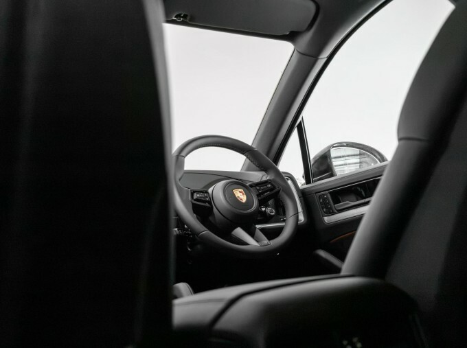 Porsche Cayenne S Tiptronic S Black #35
