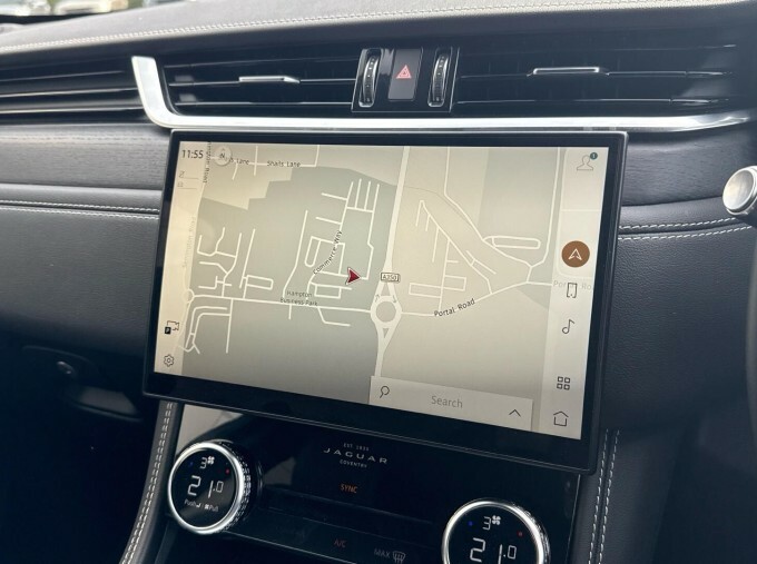 Jaguar F-Pace 2.0 P400e R-dynamic Black Awd  #11