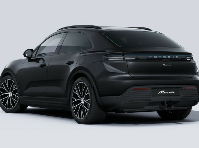 Porsche Macan 100Kwh 5-Door Black #3