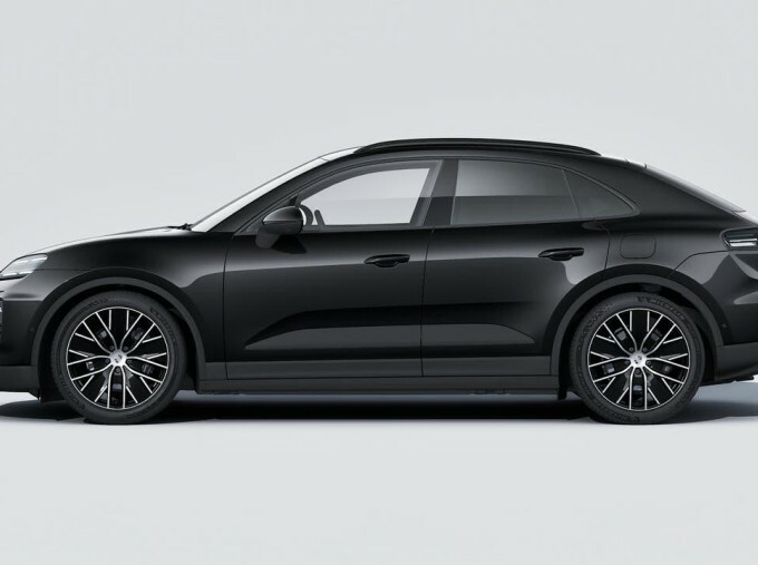 Porsche Macan 100Kwh 5-Door Black #2