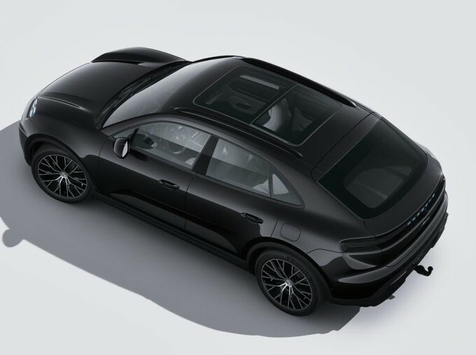 Porsche Macan 100Kwh 5-Door Black #4
