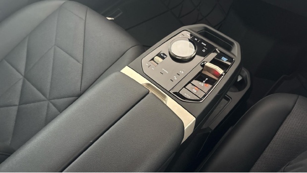 BMW iX 40 M Sport Edition Blue #10