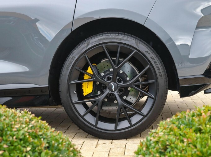 Aston Martin DBX V8 Dbx707 Touchtronic 2024 Purple #16