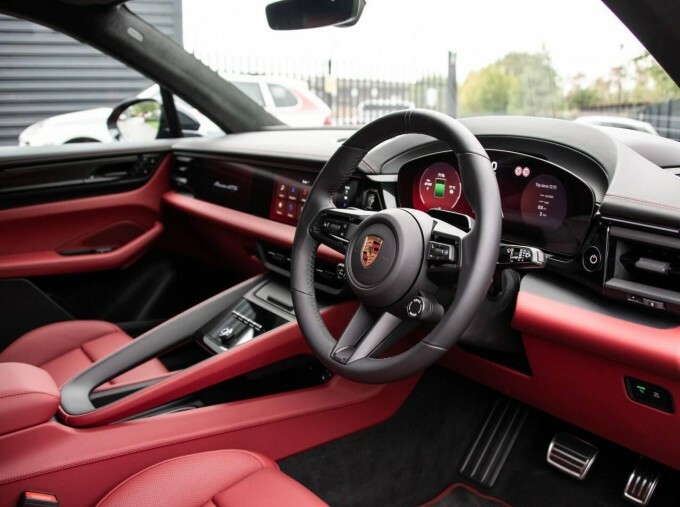 Porsche Macan 100Kwh Gts 4Wd 5-Door Black #4