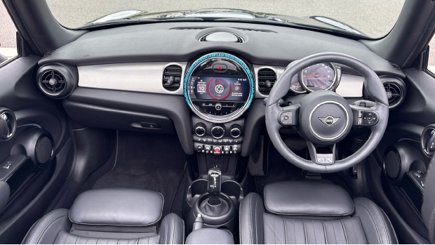 Mini Convertible Cooper Exclusive Steptronic Euro 6 2-Door Black #4