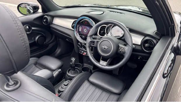 Mini Convertible Cooper Exclusive Steptronic Euro 6 2-Door Black #6