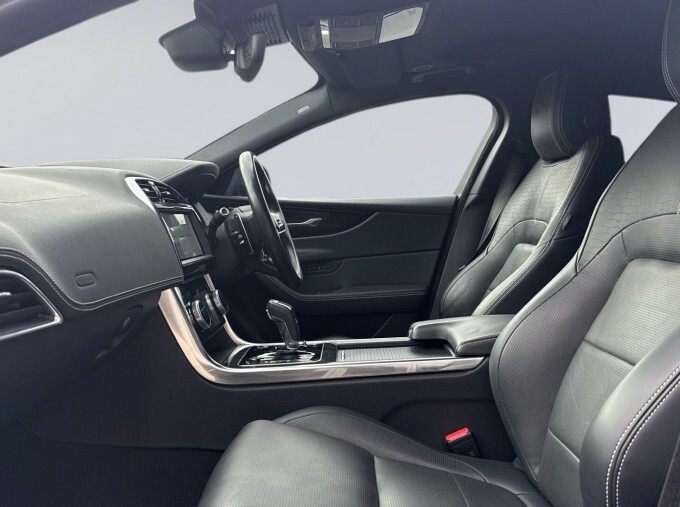 Jaguar XE 2.0 P300i R-dynamic Hse Euro 6 4-Door Blue #3