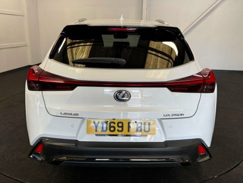 Lexus UX F Sport 4X2 White #4