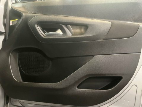 Vauxhall Combo-e Life 100Kw Design XL 52Kwh 7 Seat Black #8