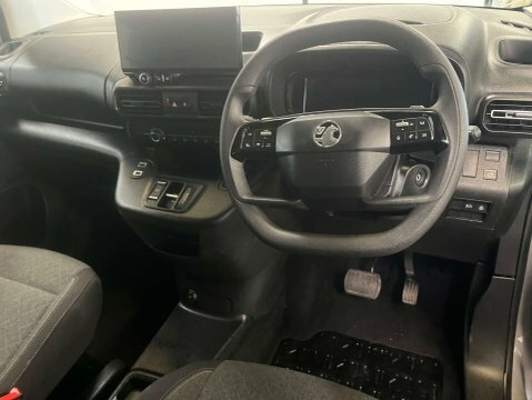 Vauxhall Combo-e Life 100Kw Design XL 52Kwh 7 Seat Black #13