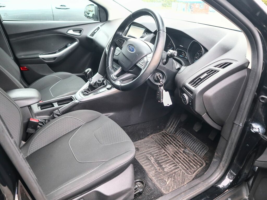 Ford Focus 1.0 Zetec Ecoboost Black #3