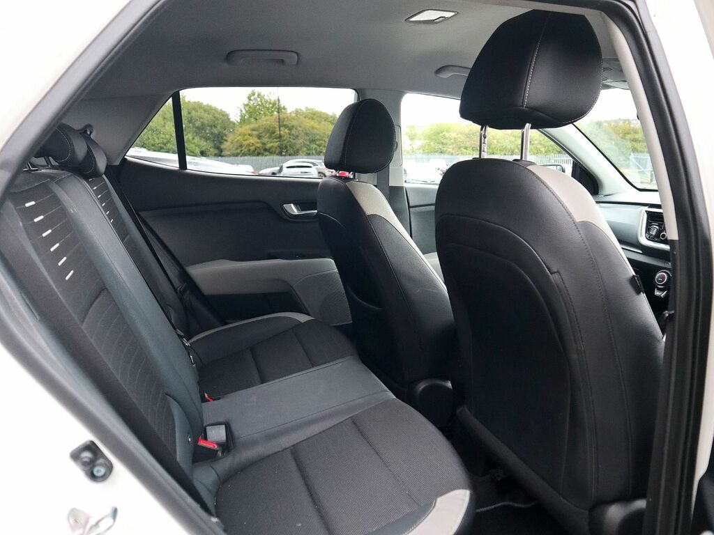 Kia Stonic 1.6 Crdi 3 Black #4