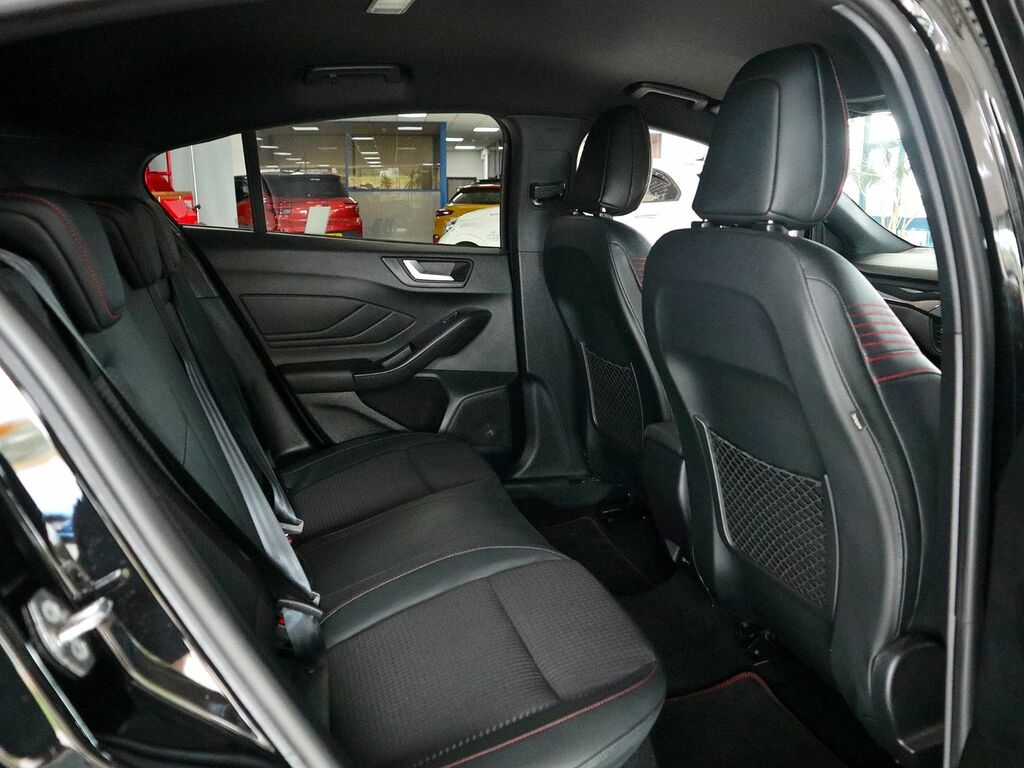 Ford Focus 1.5 St-line X Ecoblue Black #4