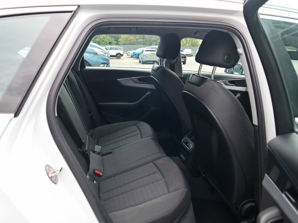 Audi A4 Avant Avant Se Ultra Tdi White #4