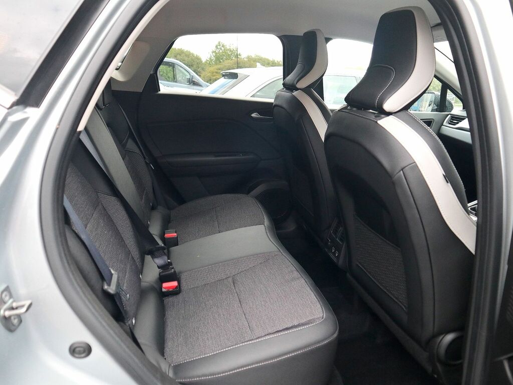 Renault Captur Techno Tce Black #4