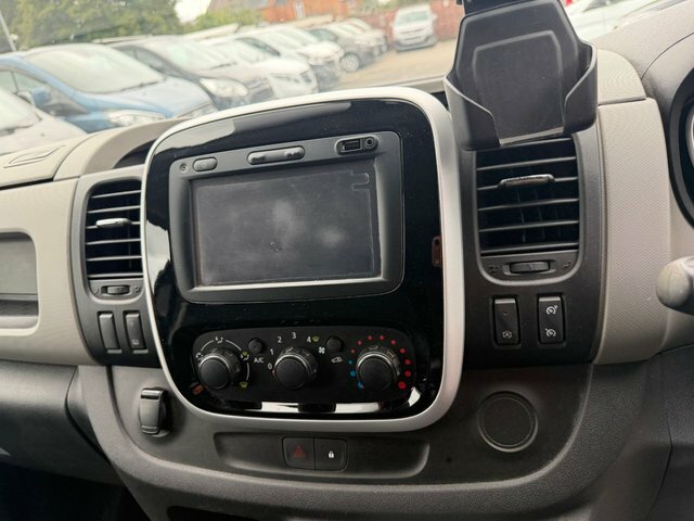 Renault Trafic 1.6 Business Ready White #8