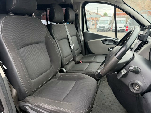 Renault Trafic 1.6 Business Ready White #7