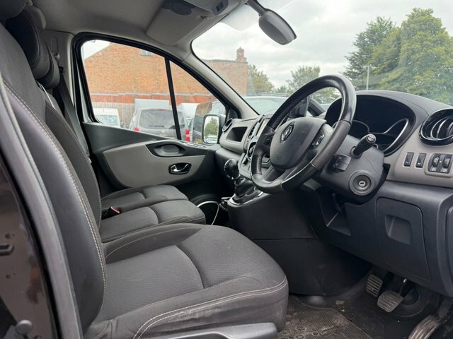 Renault Trafic 1.6 Business Ready White #9