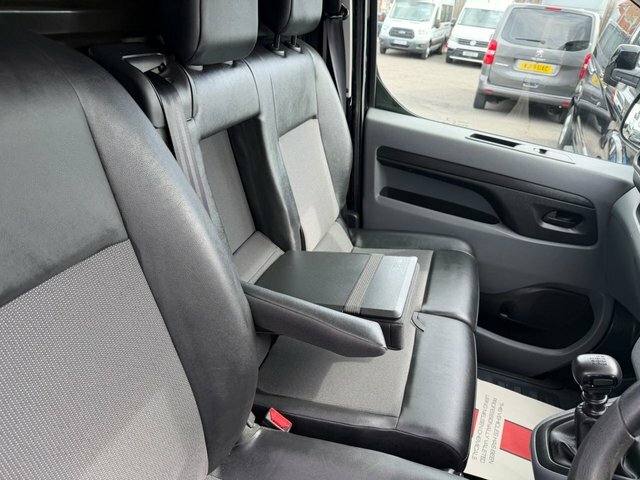 Vauxhall Vivaro Mpv Silver #24