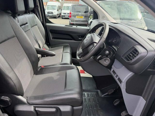 Vauxhall Vivaro Mpv Silver #7