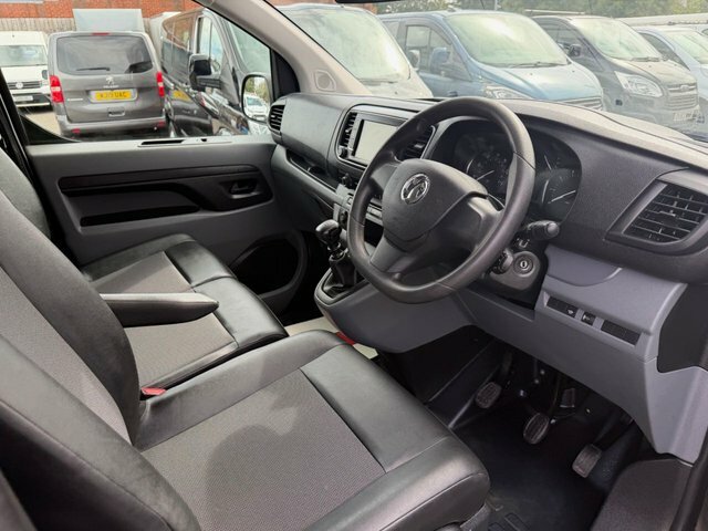 Vauxhall Vivaro Mpv Silver #9
