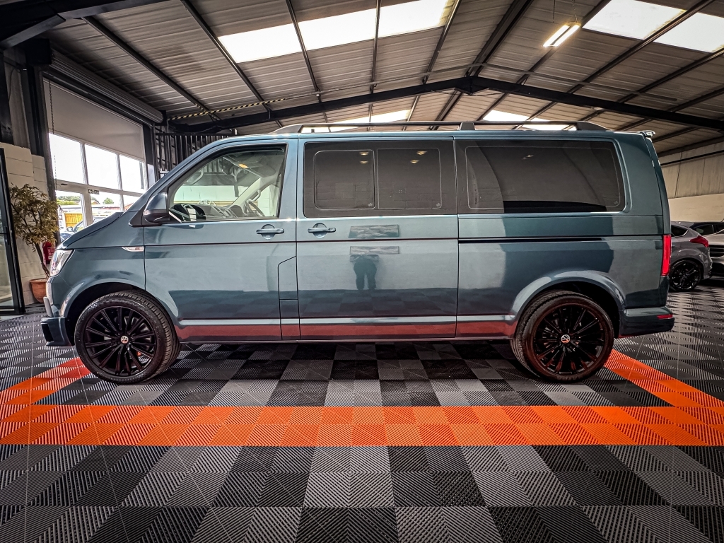 Volkswagen Transporter Minibus Green #2