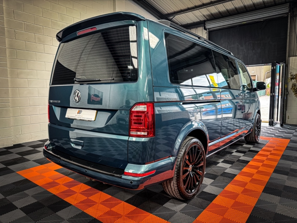 Volkswagen Transporter Minibus Green #5
