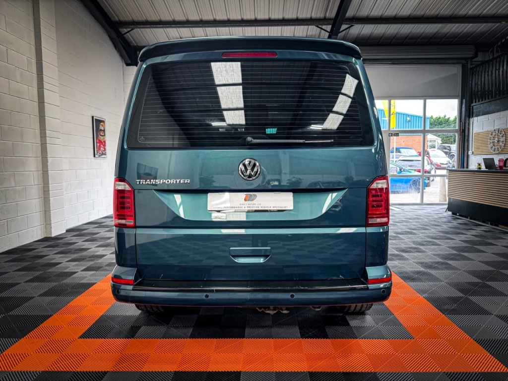 Volkswagen Transporter Minibus Green #4